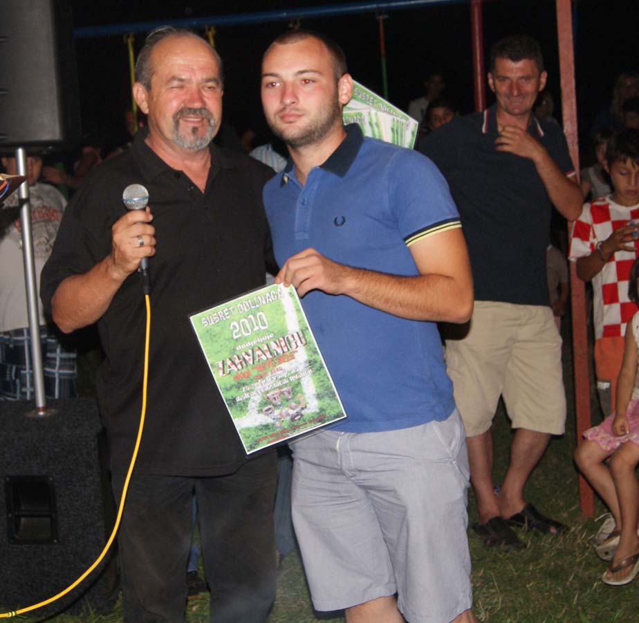 Podjela Zahvalnica za sudjelovanje na susretima dolinaca 2010g