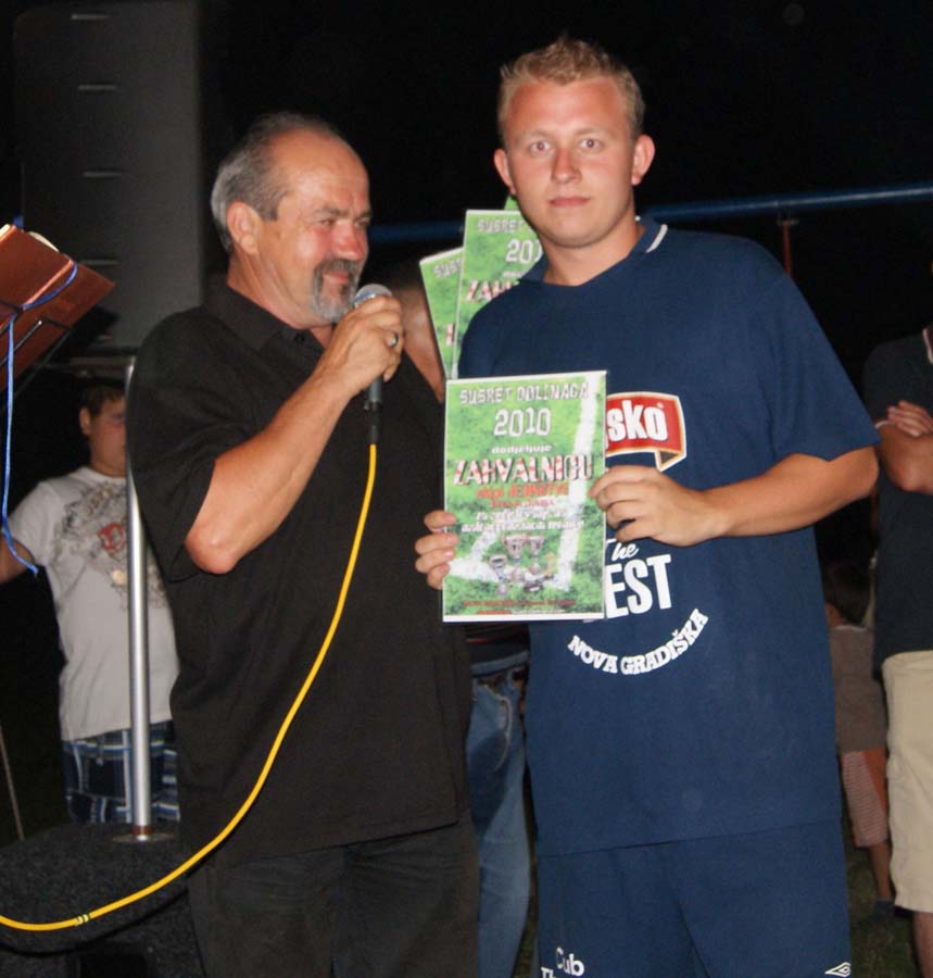 Podjela Zahvalnica za sudjelovanje na susretima dolinaca 2010g